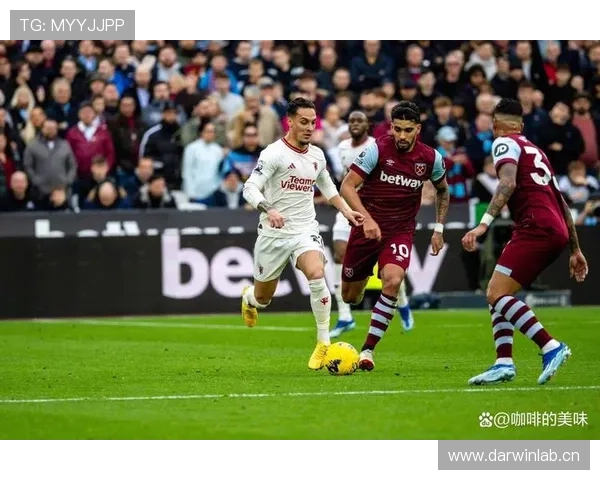 曼联战术体系缺乏稳定性,赛季表现波动加剧 曼联战术体系缺乏稳定性,赛季表现波动加剧