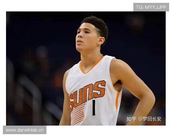 德文·布克今天又开始拼命刷点阵图了？这生活节奏普通人承受不了啊！